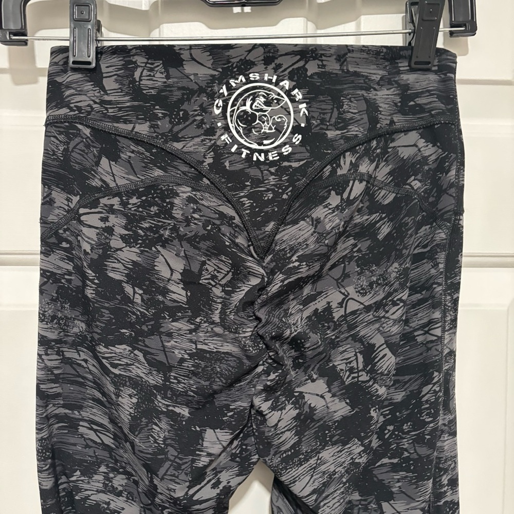 Gymshark women’s Fitness Leggings grey black no front seam small
